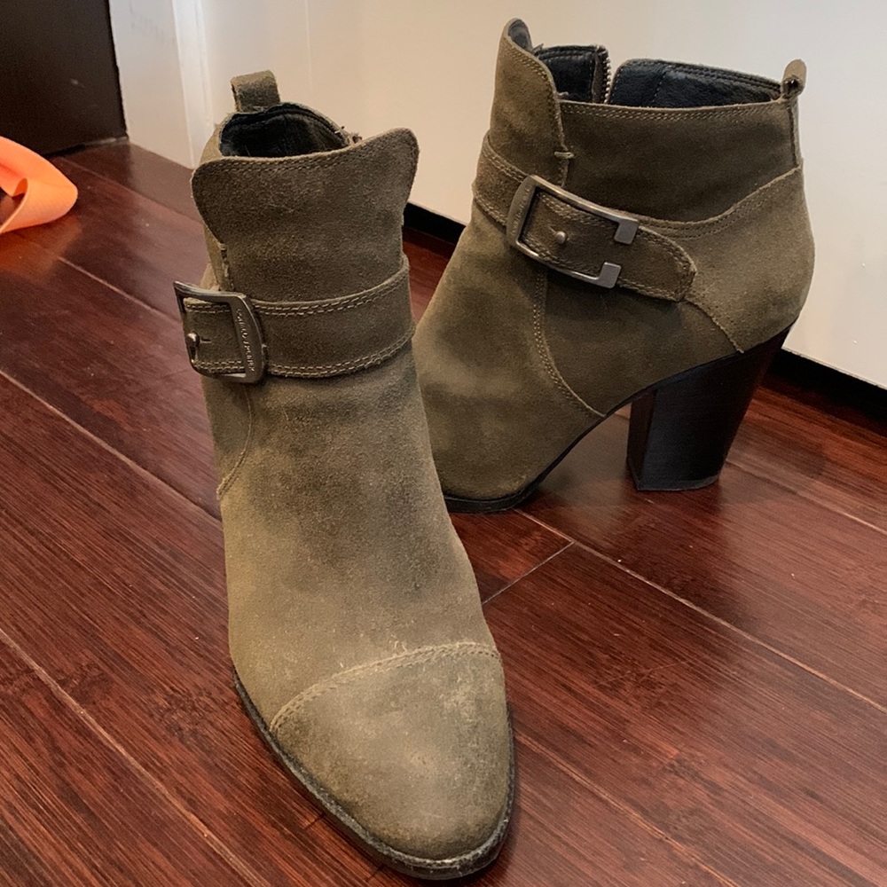 Cute olive green dude high-heeled booties. Donald Pliner size 7.5